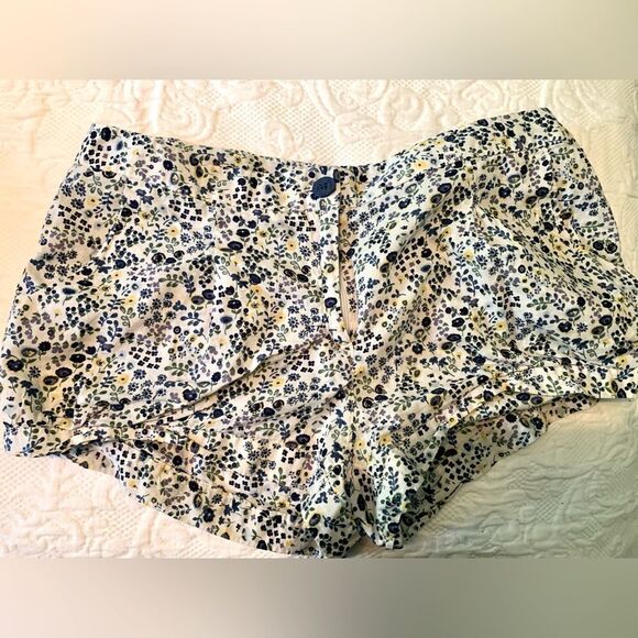 Miley Cyrus Cotton Shorts - Picture 1 of 5